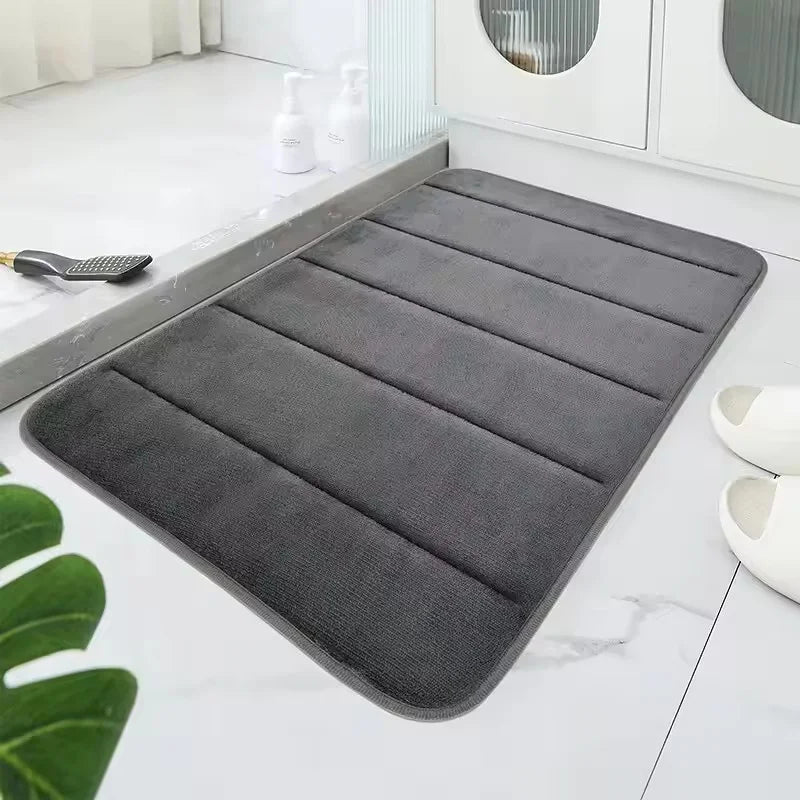 Solid Grey Non-Slip Flannel Bath Mat – Soft, Absorbent Bathroom Rug